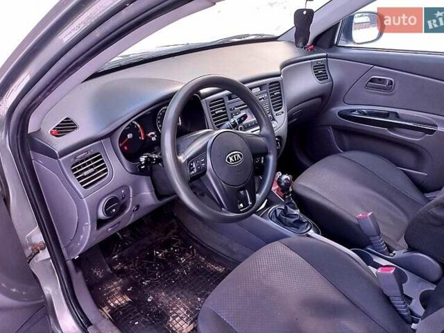 Серый Киа Рио, объемом двигателя 1.4 л и пробегом 18 тыс. км за 3650 $, фото 3 на Automoto.ua