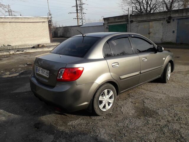 Серый Киа Рио, объемом двигателя 1.4 л и пробегом 153 тыс. км за 5500 $, фото 2 на Automoto.ua