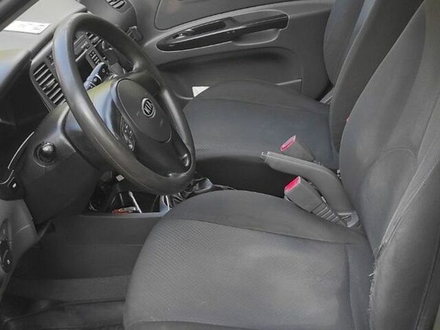 Сірий Кіа Ріо, об'ємом двигуна 1.4 л та пробігом 220 тис. км за 4800 $, фото 2 на Automoto.ua