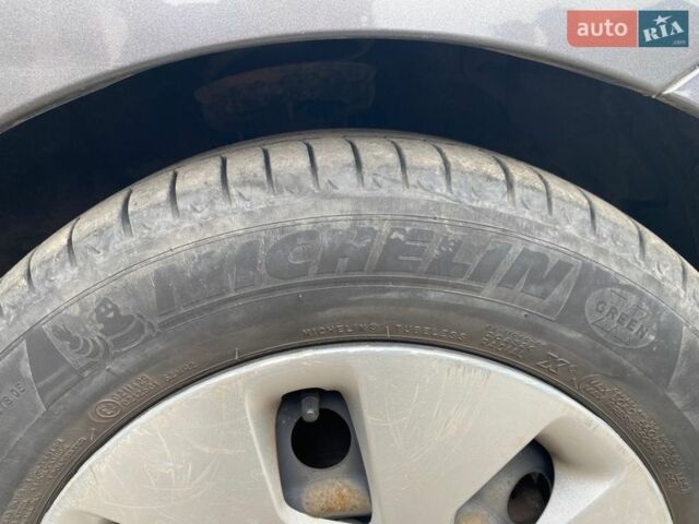 Серый Киа Рио, объемом двигателя 1.4 л и пробегом 94 тыс. км за 8100 $, фото 17 на Automoto.ua