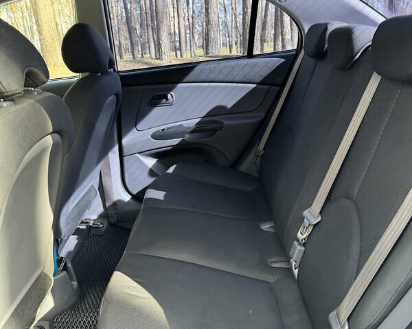 Сірий Кіа Ріо, об'ємом двигуна 1.4 л та пробігом 120 тис. км за 6300 $, фото 29 на Automoto.ua