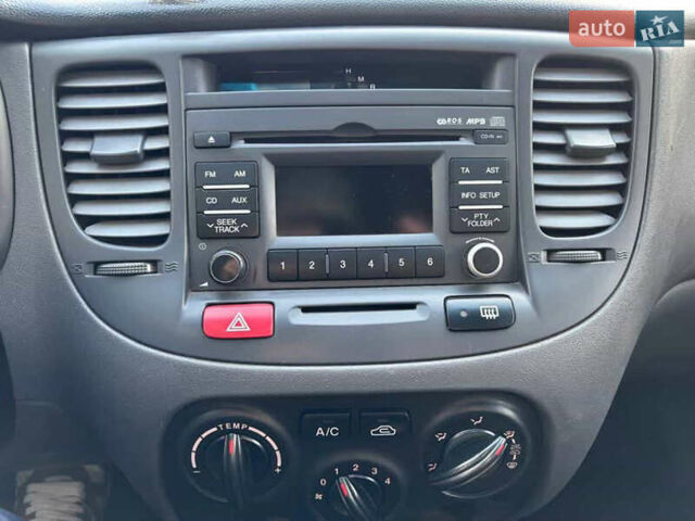 Сірий Кіа Ріо, об'ємом двигуна 1.4 л та пробігом 169 тис. км за 5000 $, фото 12 на Automoto.ua