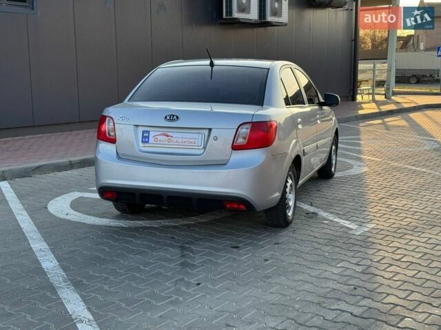 Сірий Кіа Ріо, об'ємом двигуна 1.4 л та пробігом 300 тис. км за 5500 $, фото 8 на Automoto.ua
