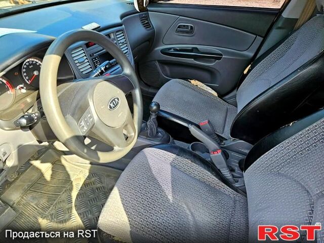 Сірий Кіа Ріо, об'ємом двигуна 1.4 л та пробігом 214 тис. км за 5700 $, фото 4 на Automoto.ua