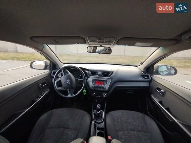 Серый Киа Рио, объемом двигателя 1.59 л и пробегом 191 тыс. км за 6600 $, фото 9 на Automoto.ua