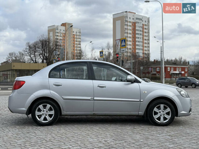 Серый Киа Рио, объемом двигателя 1.4 л и пробегом 172 тыс. км за 4950 $, фото 6 на Automoto.ua