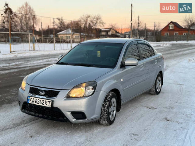 Серый Киа Рио, объемом двигателя 1.4 л и пробегом 228 тыс. км за 4550 $, фото 5 на Automoto.ua