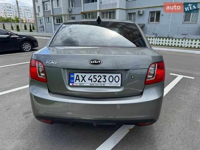 Серый Киа Рио, объемом двигателя 1.4 л и пробегом 195 тыс. км за 5250 $, фото 4 на Automoto.ua
