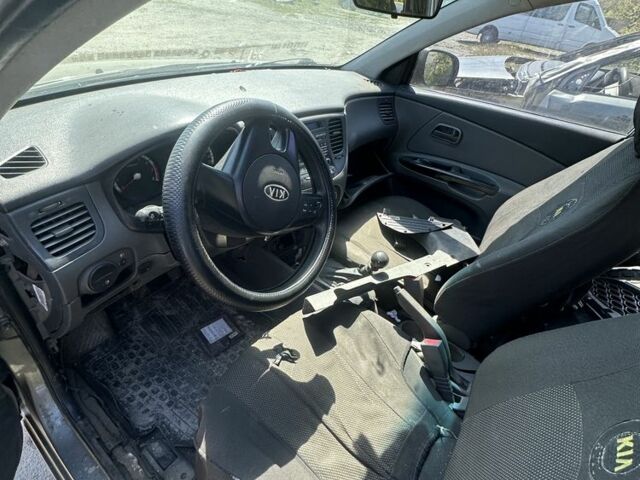 Серый Киа Рио, объемом двигателя 1.4 л и пробегом 244 тыс. км за 1499 $, фото 6 на Automoto.ua