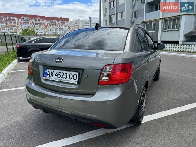 Серый Киа Рио, объемом двигателя 1.4 л и пробегом 195 тыс. км за 5250 $, фото 3 на Automoto.ua