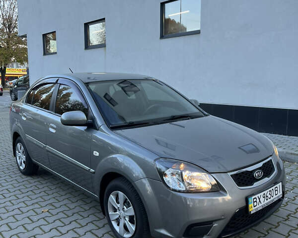 Сірий Кіа Ріо, об'ємом двигуна 1.4 л та пробігом 199 тис. км за 5400 $, фото 2 на Automoto.ua