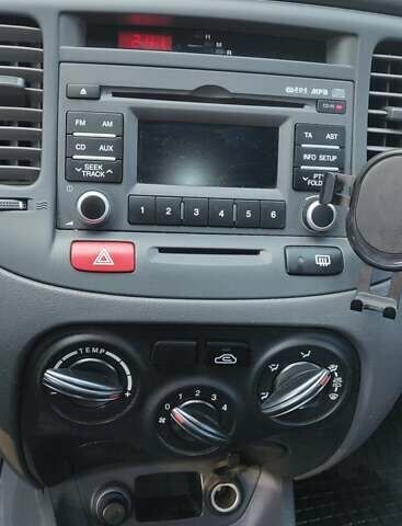 Сірий Кіа Ріо, об'ємом двигуна 1.4 л та пробігом 147 тис. км за 5500 $, фото 12 на Automoto.ua