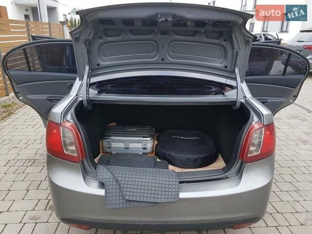Серый Киа Рио, объемом двигателя 1.4 л и пробегом 183 тыс. км за 5900 $, фото 5 на Automoto.ua