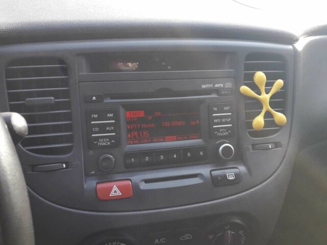 Серый Киа Рио, объемом двигателя 1.4 л и пробегом 153 тыс. км за 5500 $, фото 10 на Automoto.ua