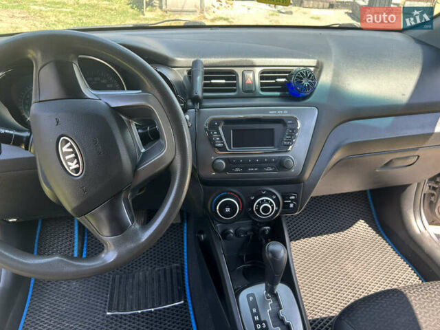 Серый Киа Рио, объемом двигателя 1.6 л и пробегом 250 тыс. км за 8299 $, фото 13 на Automoto.ua