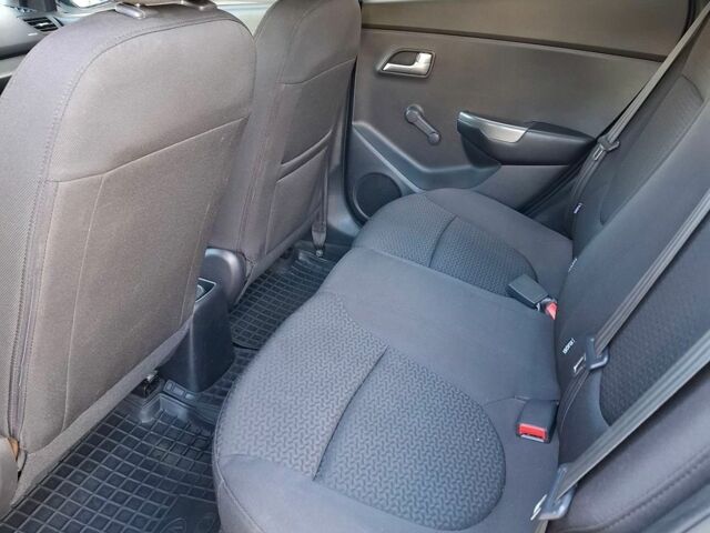 Серый Киа Рио, объемом двигателя 1.4 л и пробегом 131 тыс. км за 7900 $, фото 11 на Automoto.ua