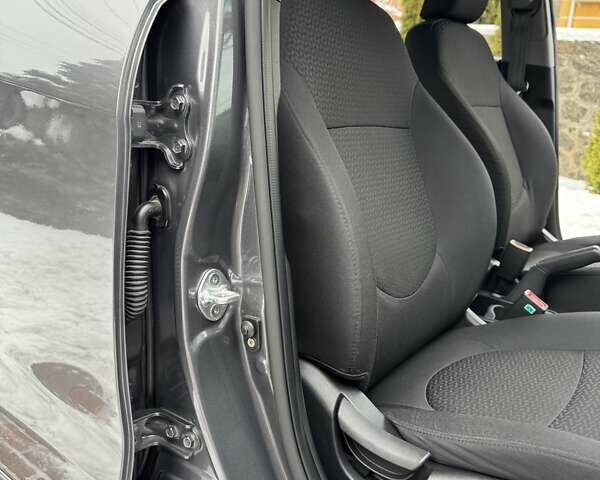 Серый Киа Рио, объемом двигателя 1.4 л и пробегом 82 тыс. км за 9200 $, фото 24 на Automoto.ua