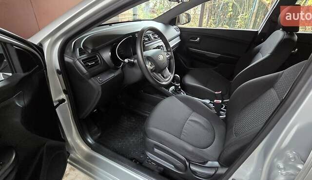 Серый Киа Рио, объемом двигателя 1.4 л и пробегом 140 тыс. км за 7200 $, фото 17 на Automoto.ua