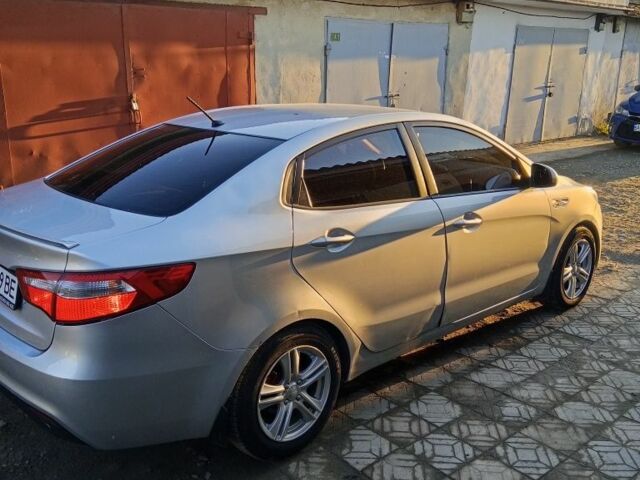 Сірий Кіа Ріо, об'ємом двигуна 1.4 л та пробігом 230 тис. км за 5200 $, фото 5 на Automoto.ua