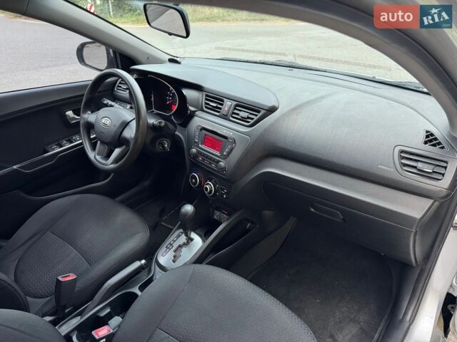 Сірий Кіа Ріо, об'ємом двигуна 1.6 л та пробігом 95 тис. км за 5700 $, фото 10 на Automoto.ua