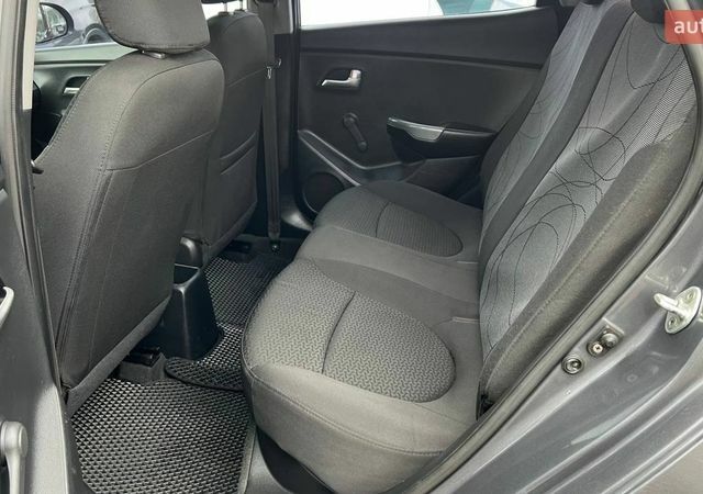 Сірий Кіа Ріо, об'ємом двигуна 1.4 л та пробігом 190 тис. км за 7500 $, фото 15 на Automoto.ua