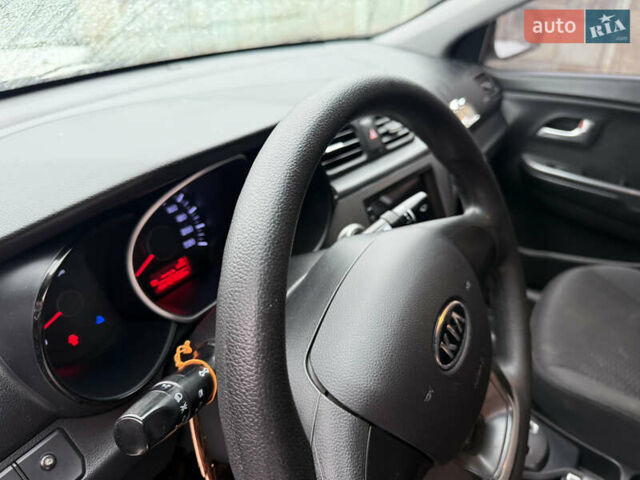 Серый Киа Рио, объемом двигателя 1.4 л и пробегом 130 тыс. км за 7500 $, фото 11 на Automoto.ua