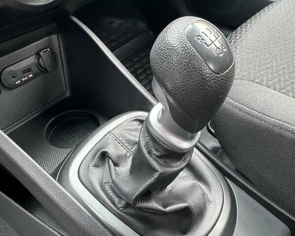 Серый Киа Рио, объемом двигателя 1.4 л и пробегом 82 тыс. км за 9200 $, фото 40 на Automoto.ua