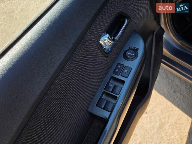 Сірий Кіа Ріо, об'ємом двигуна 1.6 л та пробігом 157 тис. км за 7000 $, фото 16 на Automoto.ua