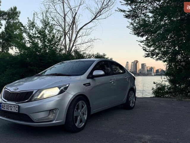 Серый Киа Рио, объемом двигателя 1.4 л и пробегом 230 тыс. км за 7000 $, фото 3 на Automoto.ua