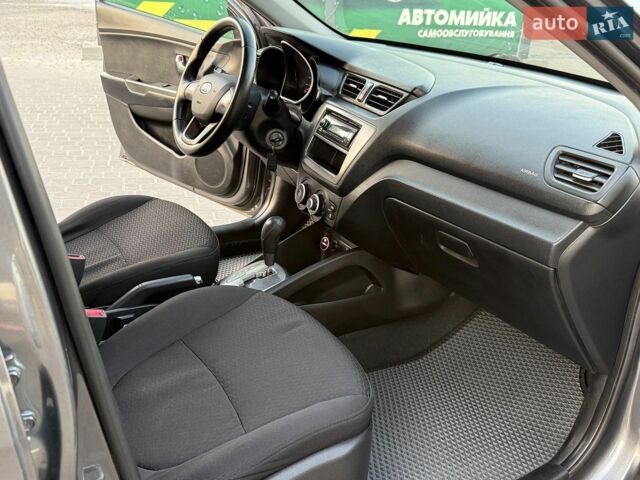 Серый Киа Рио, объемом двигателя 1.4 л и пробегом 147 тыс. км за 8550 $, фото 14 на Automoto.ua