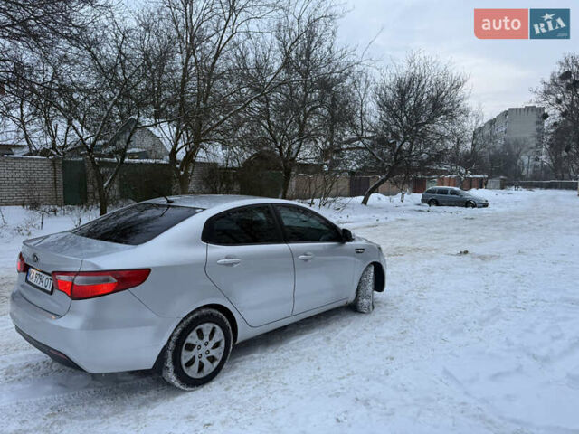 Серый Киа Рио, объемом двигателя 1.4 л и пробегом 130 тыс. км за 7300 $, фото 5 на Automoto.ua