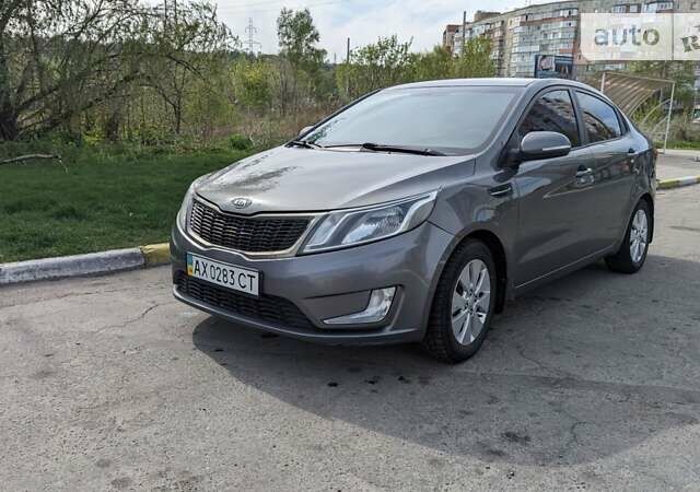 Серый Киа Рио, объемом двигателя 1.59 л и пробегом 250 тыс. км за 6990 $, фото 2 на Automoto.ua