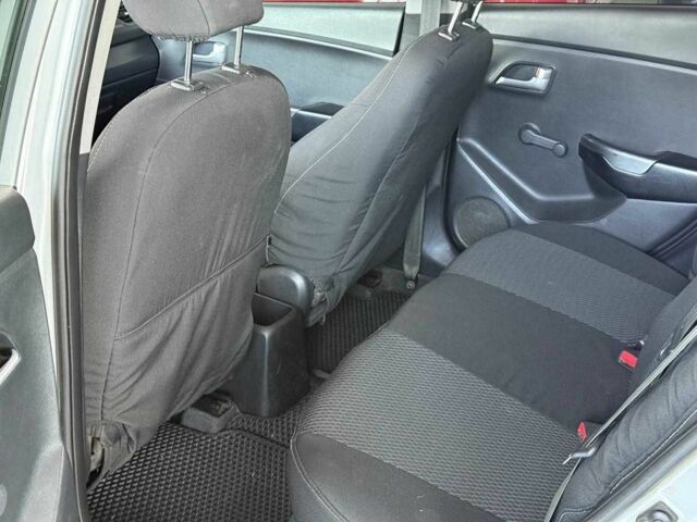 Серый Киа Рио, объемом двигателя 1.4 л и пробегом 200 тыс. км за 6840 $, фото 12 на Automoto.ua