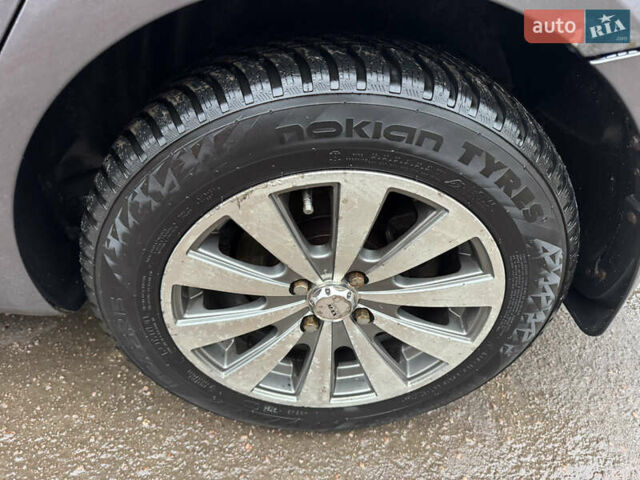 Серый Киа Рио, объемом двигателя 1.4 л и пробегом 250 тыс. км за 1950 $, фото 31 на Automoto.ua