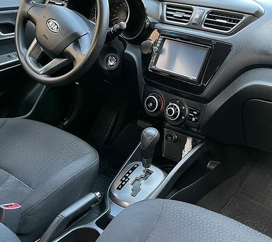 Сірий Кіа Ріо, об'ємом двигуна 1.4 л та пробігом 87 тис. км за 7400 $, фото 5 на Automoto.ua