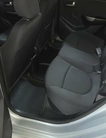 Серый Киа Рио, объемом двигателя 1.4 л и пробегом 140 тыс. км за 7200 $, фото 11 на Automoto.ua