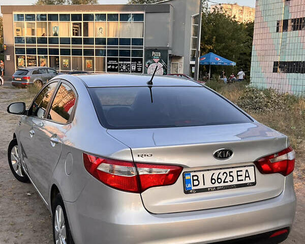 Серый Киа Рио, объемом двигателя 1.6 л и пробегом 300 тыс. км за 5300 $, фото 5 на Automoto.ua