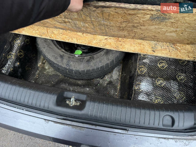 Серый Киа Рио, объемом двигателя 1.4 л и пробегом 250 тыс. км за 1950 $, фото 22 на Automoto.ua