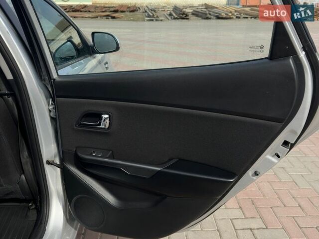 Сірий Кіа Ріо, об'ємом двигуна 1.6 л та пробігом 128 тис. км за 9350 $, фото 18 на Automoto.ua