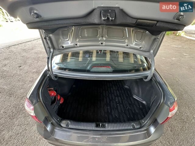 Сірий Кіа Ріо, об'ємом двигуна 1.6 л та пробігом 106 тис. км за 8600 $, фото 8 на Automoto.ua
