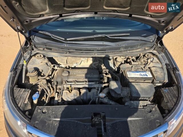 Сірий Кіа Ріо, об'ємом двигуна 1.6 л та пробігом 157 тис. км за 7000 $, фото 27 на Automoto.ua