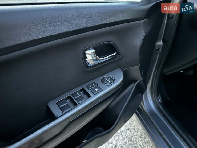 Сірий Кіа Ріо, об'ємом двигуна 1.6 л та пробігом 130 тис. км за 8500 $, фото 4 на Automoto.ua