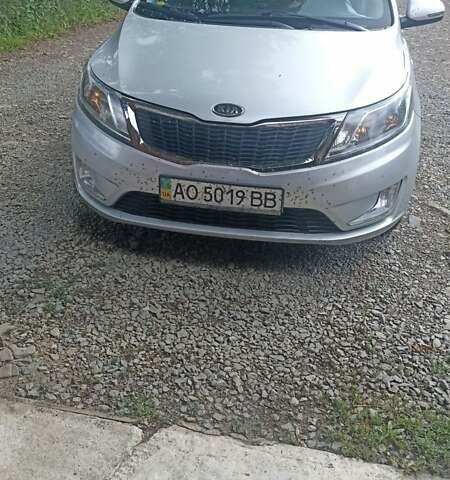 Серый Киа Рио, объемом двигателя 1.59 л и пробегом 300 тыс. км за 2200 $, фото 2 на Automoto.ua