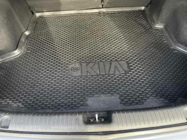 Серый Киа Рио, объемом двигателя 1.4 л и пробегом 171 тыс. км за 7300 $, фото 12 на Automoto.ua