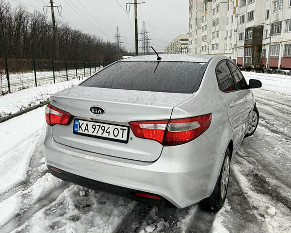 Сірий Кіа Ріо, об'ємом двигуна 1.4 л та пробігом 130 тис. км за 7500 $, фото 3 на Automoto.ua