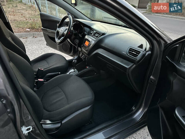 Сірий Кіа Ріо, об'ємом двигуна 1.6 л та пробігом 130 тис. км за 8500 $, фото 3 на Automoto.ua
