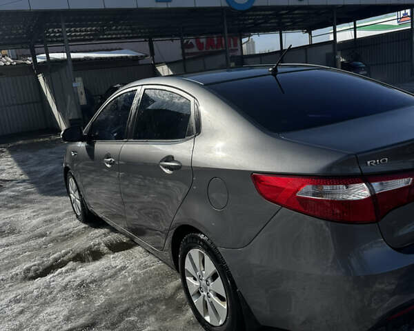Серый Киа Рио, объемом двигателя 1.59 л и пробегом 275 тыс. км за 7000 $, фото 6 на Automoto.ua