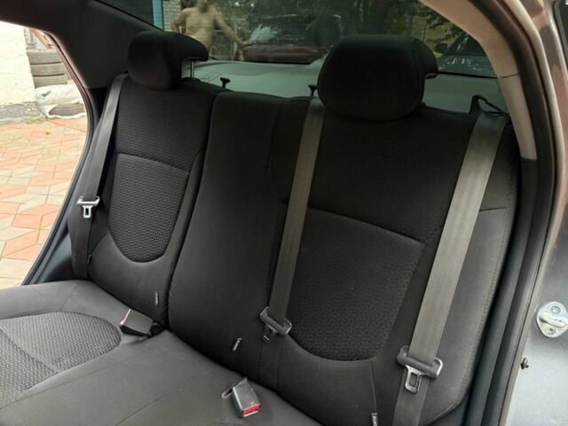 Сірий Кіа Ріо, об'ємом двигуна 1.4 л та пробігом 170 тис. км за 5800 $, фото 21 на Automoto.ua