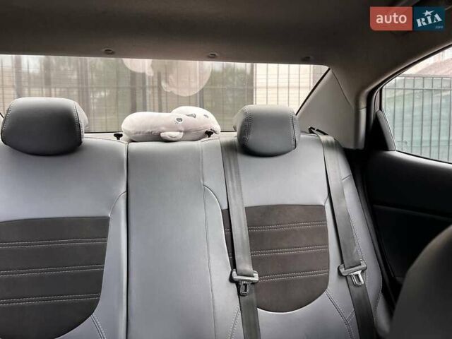 Серый Киа Рио, объемом двигателя 1.4 л и пробегом 254 тыс. км за 6500 $, фото 6 на Automoto.ua