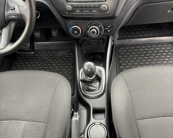 Серый Киа Рио, объемом двигателя 1.4 л и пробегом 82 тыс. км за 9200 $, фото 25 на Automoto.ua